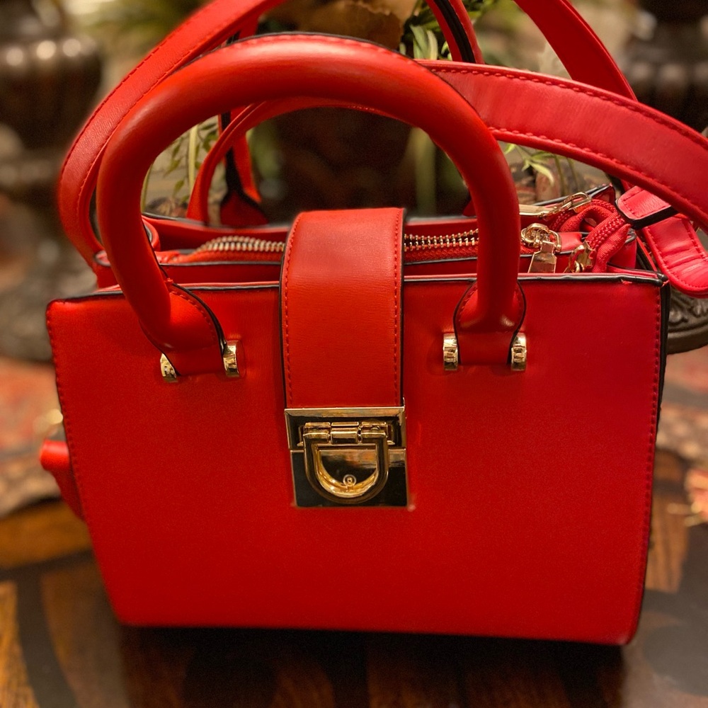 Red bag - Picture 4 of 4